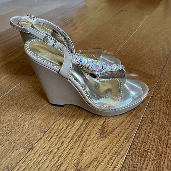 Jonathan Kayne Autographed Nude Pageant Heels Size 6 - Picture 2 of 5